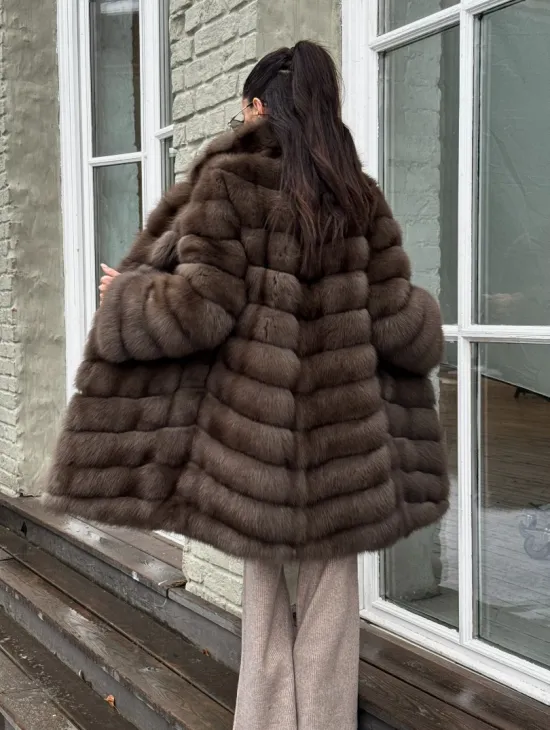 Шуба из меха куницы средней длины цвет темный соболь