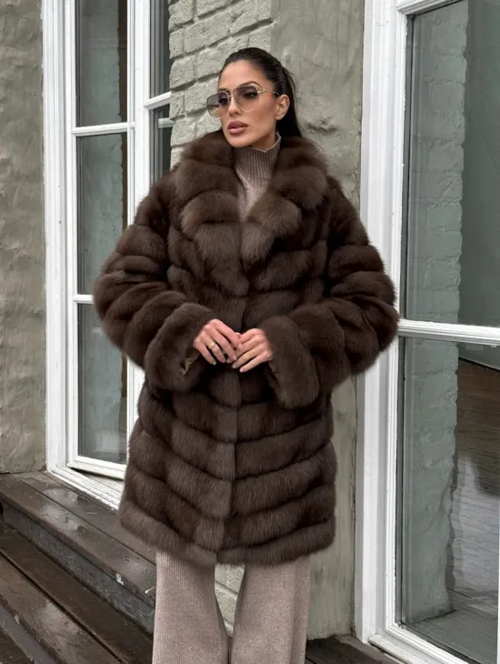 Шуба из меха куницы средней длины цвет темный соболь