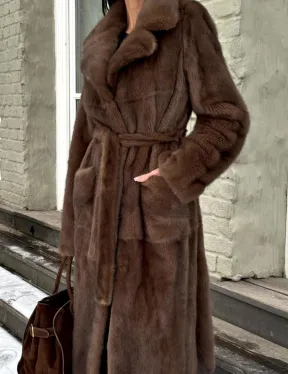 Классическая женская норковая шуба в цвете соболь с поясом и накладными карманами
