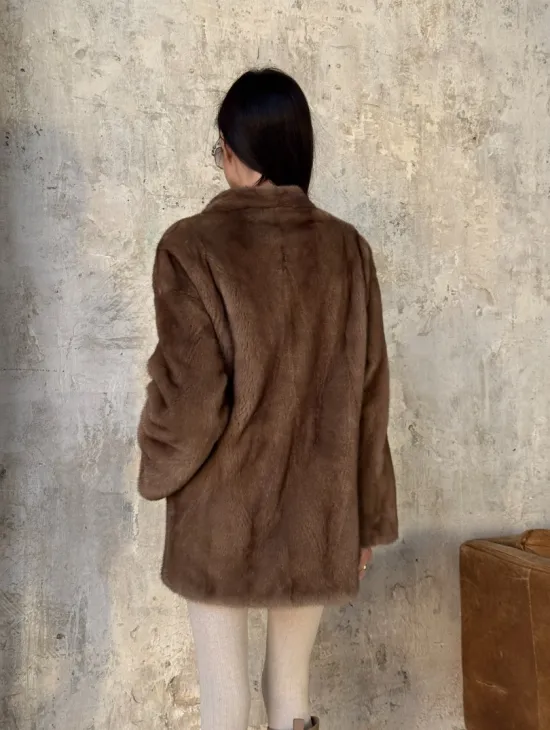 Бежевая норковая шуба - автоледи из меха скандинавской норки с воротником V-образным