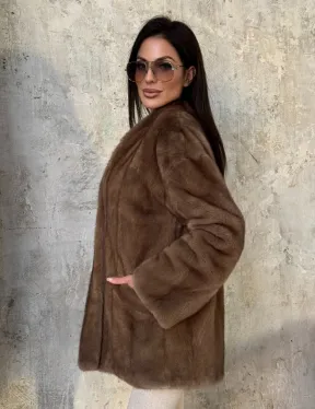 Бежевая норковая шуба - автоледи из меха скандинавской норки с воротником V-образным