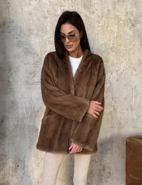 Бежевая норковая шуба - автоледи из меха скандинавской норки с воротником V-образным