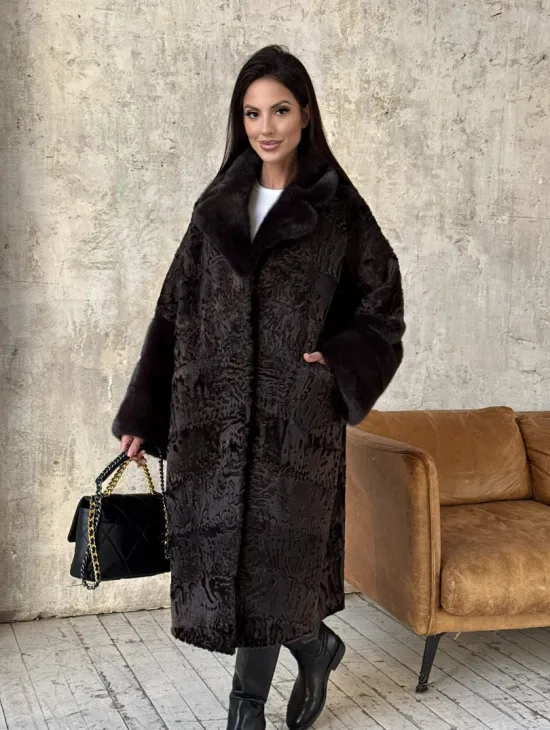 Женская шуба из натурального меха каракульчи с отделкой из норки