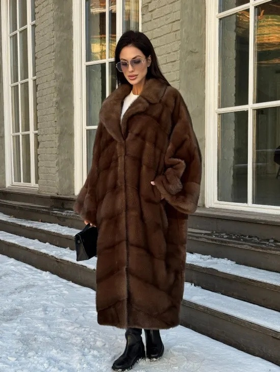 Женская шуба больших размеров из меха норки фасон «Бохо»