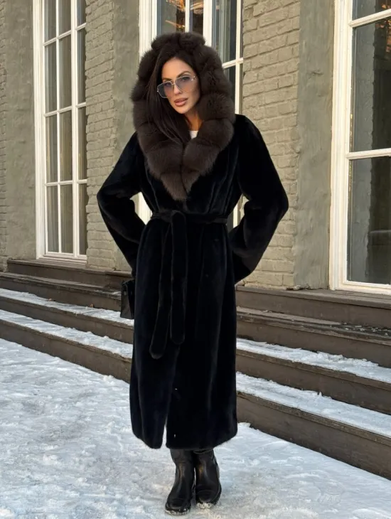 Черная шуба из плюшевой норки VELVET с капюшоном куница