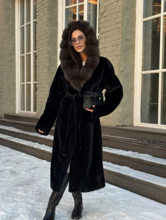 Черная шуба из плюшевой норки VELVET с капюшоном куница