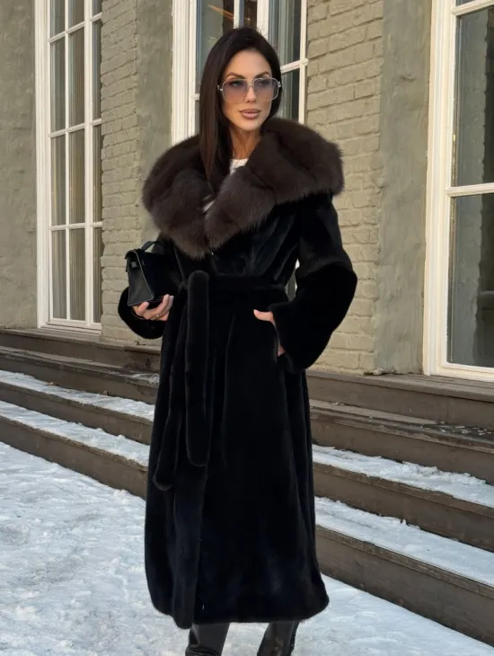 Черная шуба из плюшевой норки VELVET с капюшоном куница