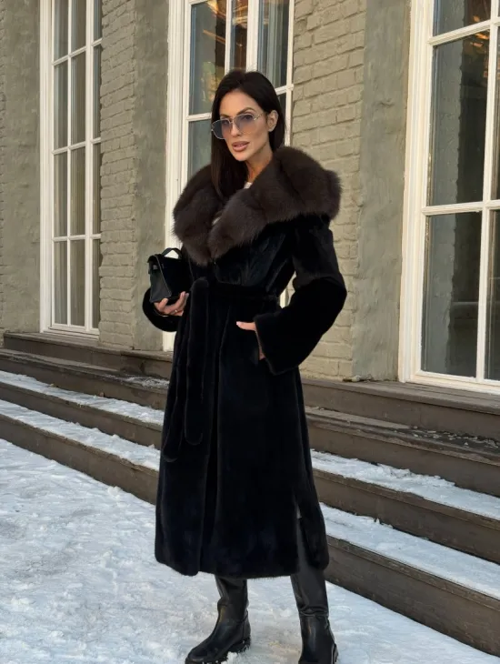 Черная шуба из плюшевой норки VELVET с капюшоном куница