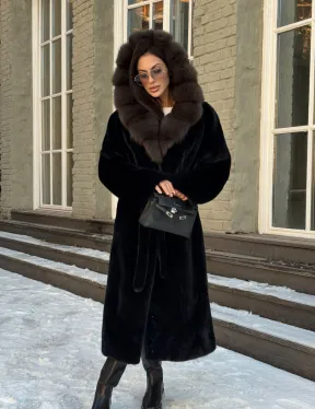 Черная шуба из плюшевой норки VELVET с капюшоном куница
