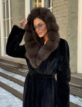 Черная шуба из плюшевой норки VELVET с капюшоном куница