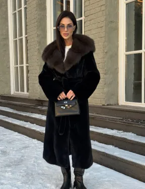 Черная шуба из плюшевой норки VELVET с капюшоном куница