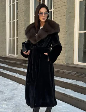 Черная шуба из плюшевой норки VELVET с капюшоном куница