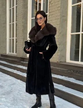 Черная шуба из плюшевой норки VELVET с капюшоном куница
