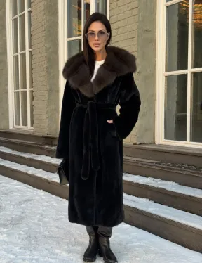 Черная шуба из плюшевой норки VELVET с капюшоном куница