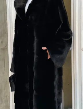 Шуба кимоно с капюшоном черного цвета из скандинавской норки Saga Furs