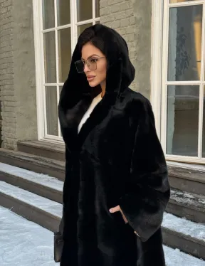 Шуба кимоно с капюшоном черного цвета из скандинавской норки Saga Furs