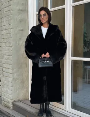 Шуба кимоно с капюшоном черного цвета из скандинавской норки Saga Furs