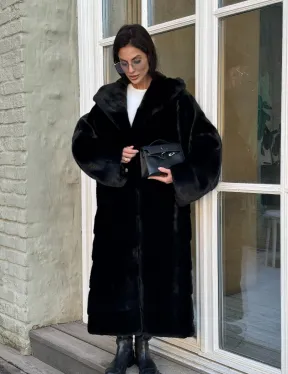 Шуба кимоно с капюшоном черного цвета из скандинавской норки Saga Furs