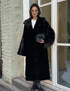 Шуба кимоно с капюшоном черного цвета из скандинавской норки Saga Furs