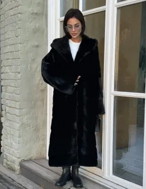 Шуба кимоно с капюшоном черного цвета из скандинавской норки Saga Furs