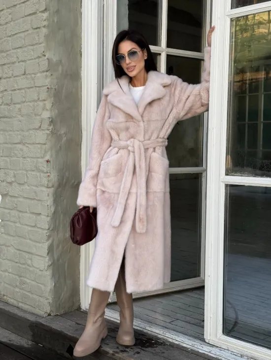 Женская норковая шуба прямого кроя с разрезами по бокам, пояс