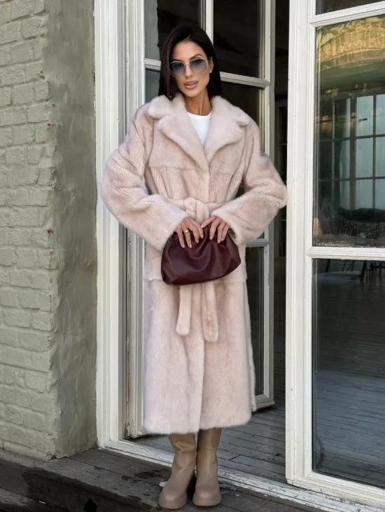 Женская норковая шуба прямого кроя с разрезами по бокам, пояс