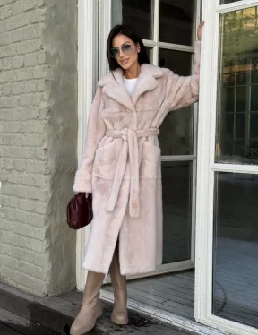 Женская норковая шуба прямого кроя с разрезами по бокам, пояс