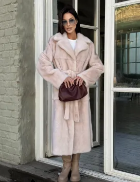 Женская норковая шуба прямого кроя с разрезами по бокам, пояс