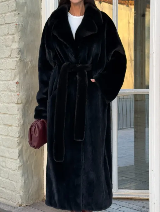 Элегантная модель женской норковой шубы с английским воротником из элитного меха норки