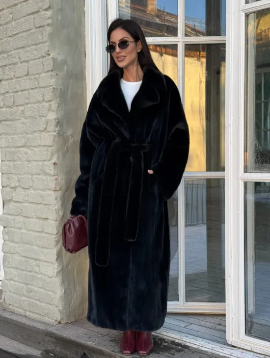 Элегантная модель женской норковой шубы с английским воротником из элитного меха норки