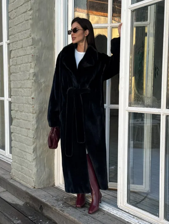 Элегантная модель женской норковой шубы с английским воротником из элитного меха норки