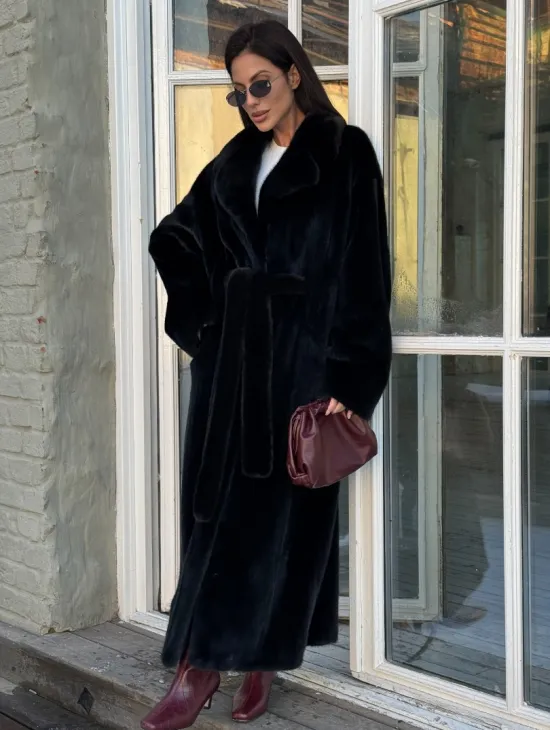 Элегантная модель женской норковой шубы с английским воротником из элитного меха норки