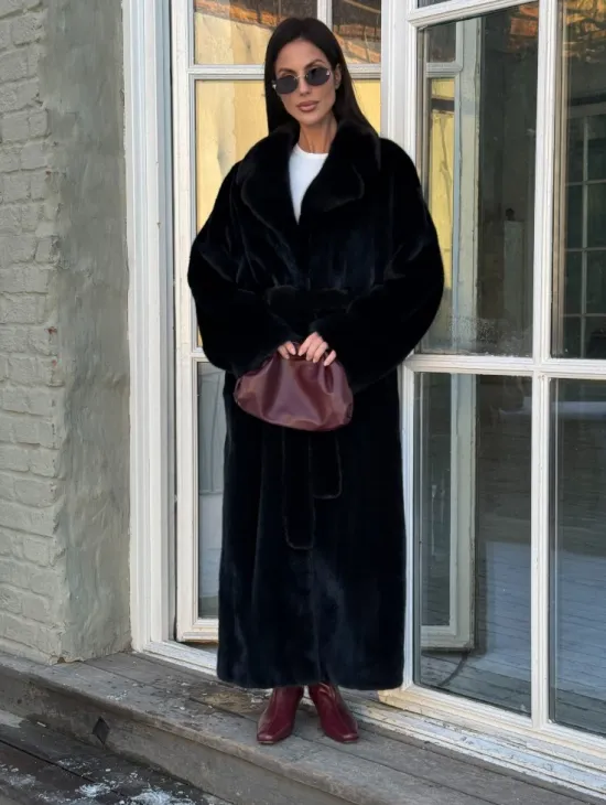 Элегантная модель женской норковой шубы с английским воротником из элитного меха норки