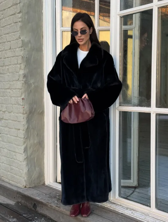 Элегантная модель женской норковой шубы с английским воротником из элитного меха норки