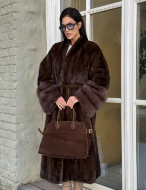 Женская норковая шуба с манжетами из роскошного меха куницы