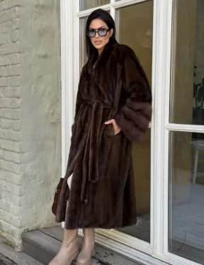 Женская норковая шуба с манжетами из роскошного меха куницы