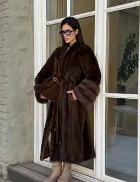 Женская норковая шуба с манжетами из роскошного меха куницы