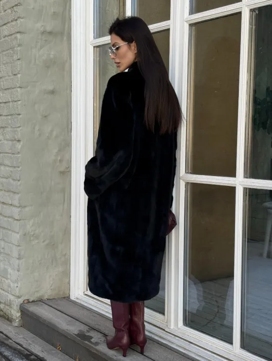 Элитная шуба из меха норки Luxury Fur Blackglama с V-образным воротником
