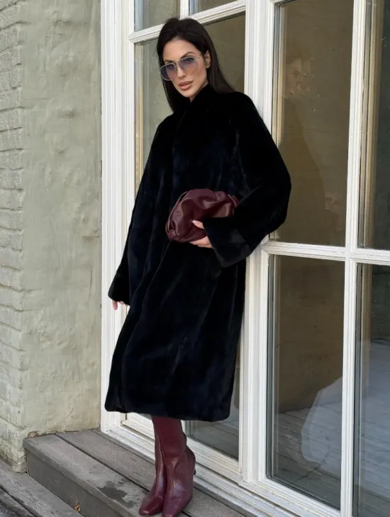 Элитная шуба из меха норки Luxury Fur Blackglama с V-образным воротником
