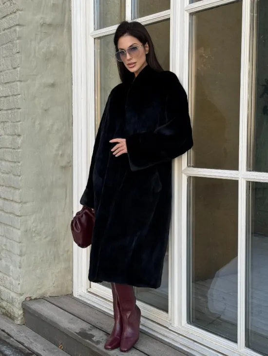 Элитная шуба из меха норки Luxury Fur Blackglama с V-образным воротником