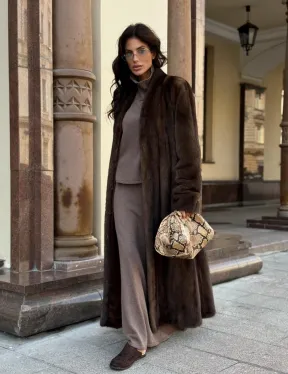 Модная длинная норковая шуба «зима 2025» из скандинавской норки - цвет орех