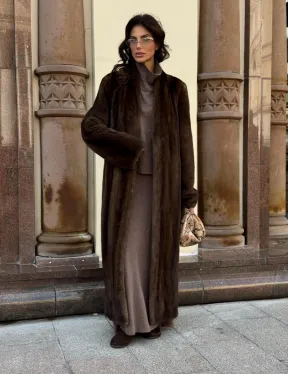 Модная длинная норковая шуба «зима 2025» из скандинавской норки - цвет орех