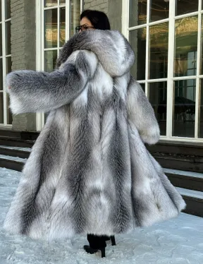 Длинная шуба из меха Arctic Fox с капюшоном, росшив - серая