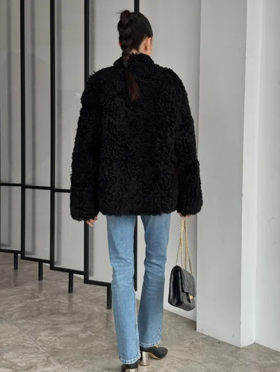 Черная двусторонняя женская дубленка зима 2025