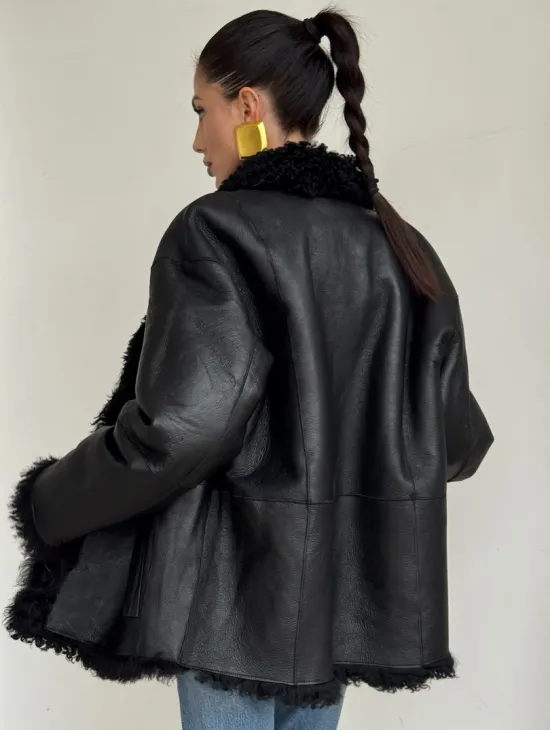 Черная двусторонняя женская дубленка зима 2025