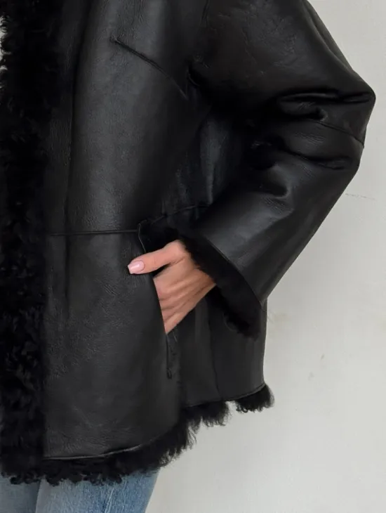 Черная двусторонняя женская дубленка зима 2025