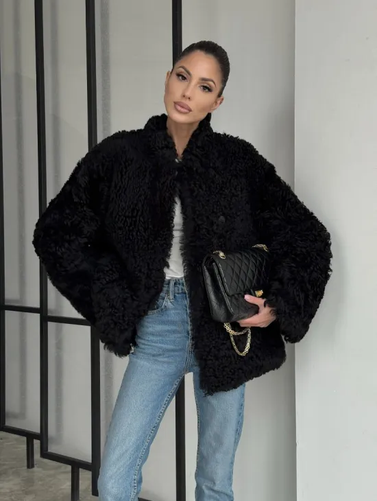 Черная двусторонняя женская дубленка зима 2025