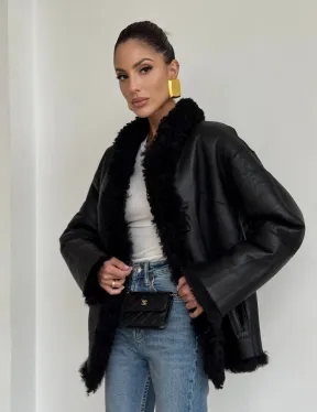 Черная двусторонняя женская дубленка зима 2025