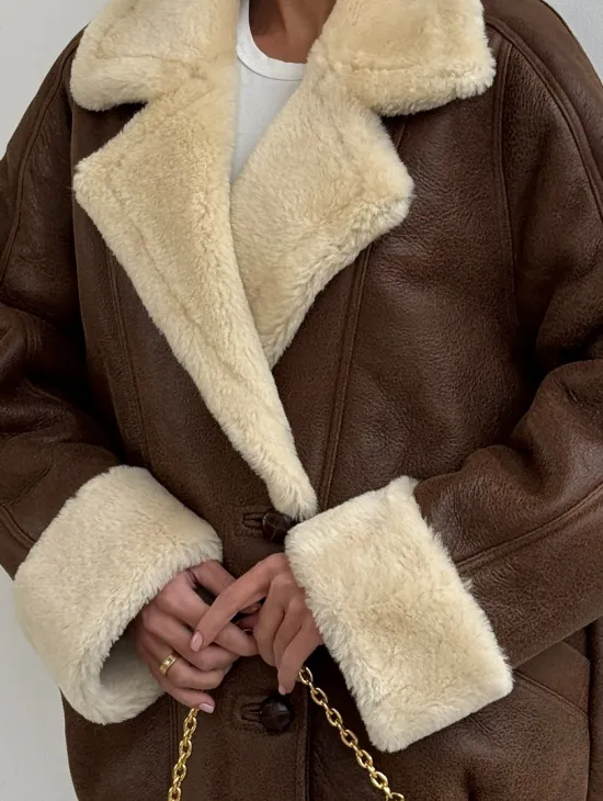 Коричневая женская винтажная дубленка на пуговицах