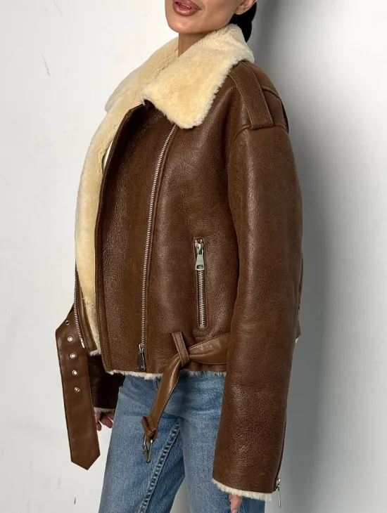 Короткая зимняя женская дубленка авиатор